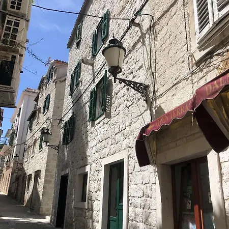 Nautica Stone House * سبليت