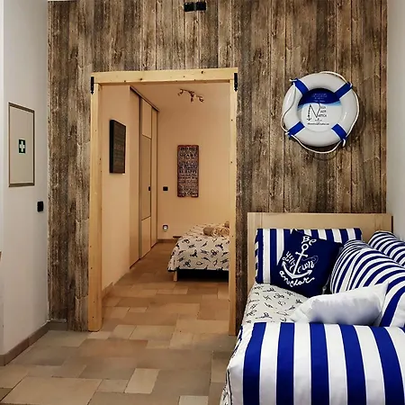 Nautica Stone House سبليت