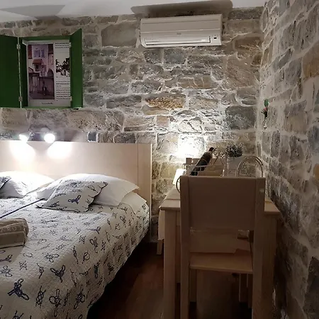 Nautica Stone House * سبليت