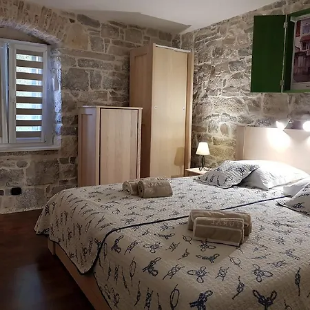 شقة Nautica Stone House *