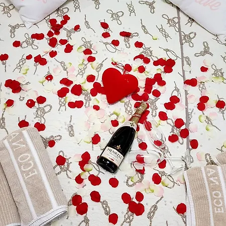 Nautica Stone House * سبليت