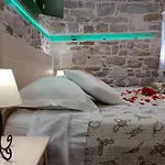 Villa Nautica Stone House Split