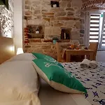 Villa Nautica Stone House *