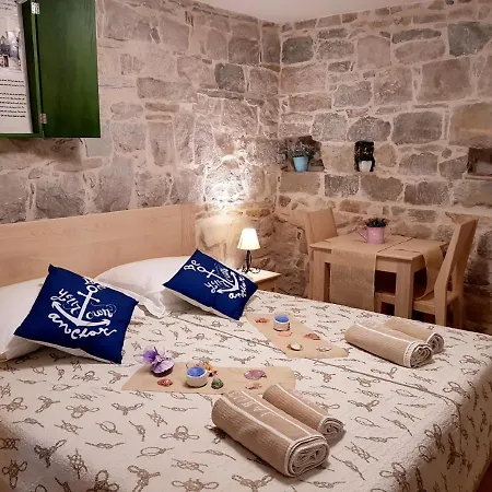 Villa Nautica Stone House Apartment