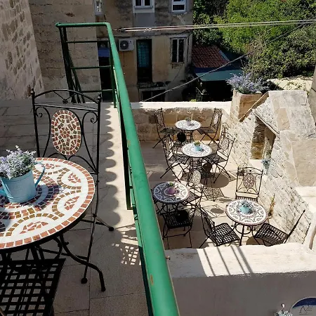 Villa Nautica Stone House Apartment