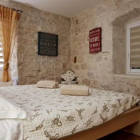 Villa Nautica Stone House Apartment