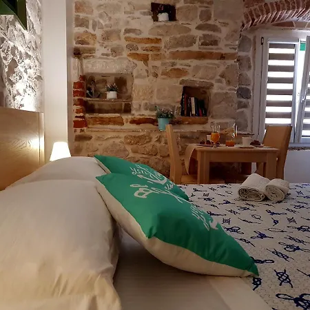 Villa Nautica Stone House *
