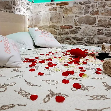 Villa Nautica Stone House Apartment