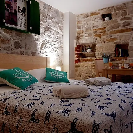 Villa Nautica Stone House Apartment Split