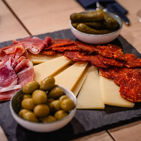 Nautica Stone House 公寓