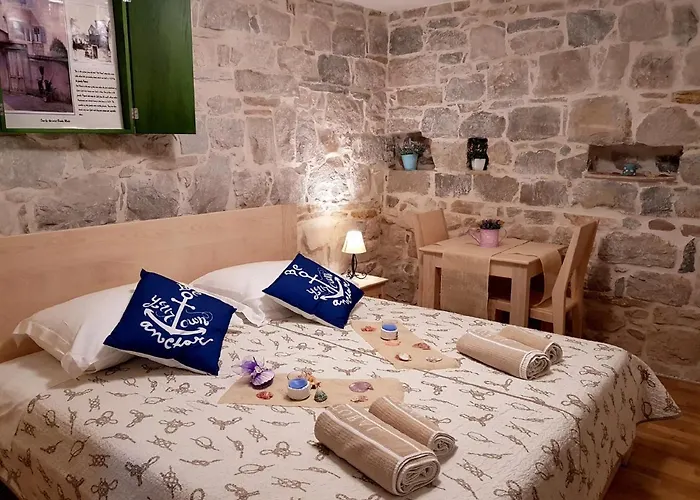 Nautica Stone House 아파트