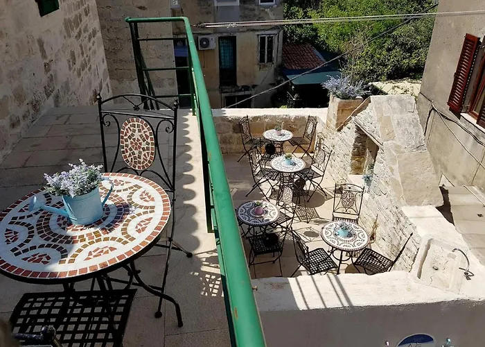 Nautica Stone House דירה