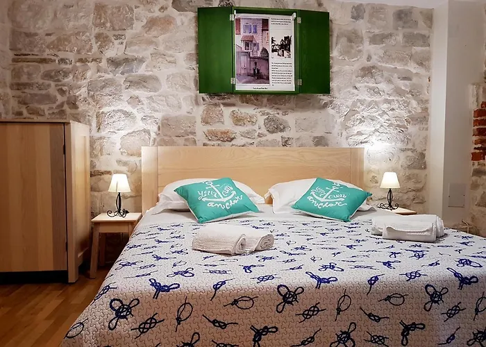 아파트 Nautica Stone House 스플리트