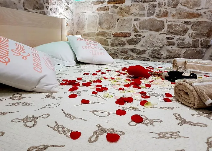 Villa Nautica Stone House Apartment