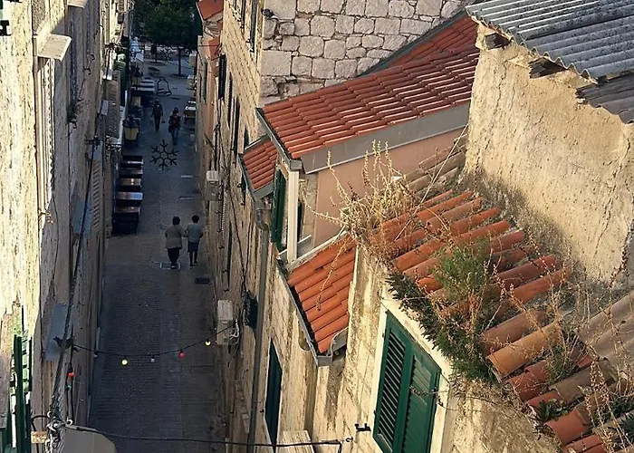 Villa Nautica Stone House Apartment Split