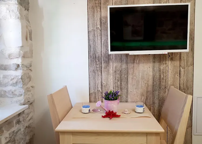 Villa Nautica Stone House Apartment