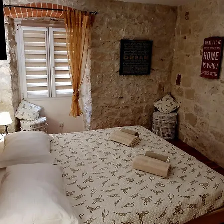 Apartman Nautica Stone House